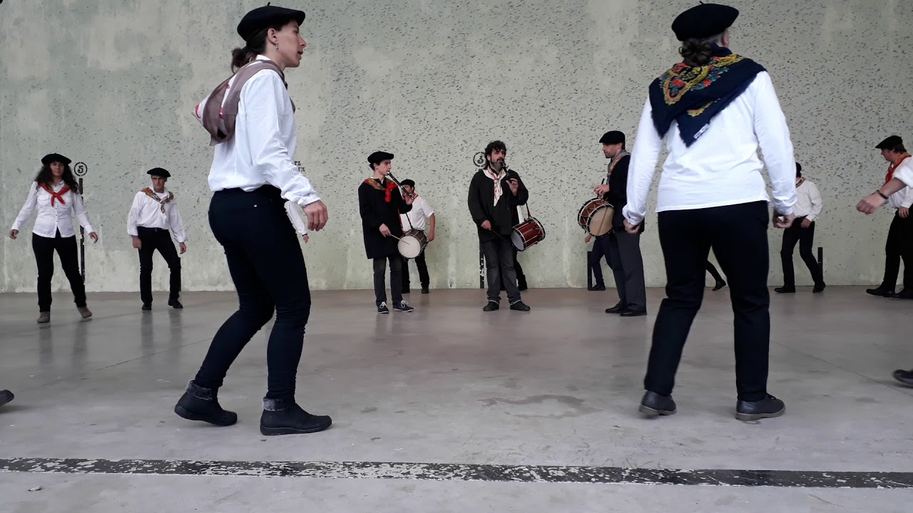 bozatarrak (ARIZKUN-Bastandarrak(Dantza Eskola))