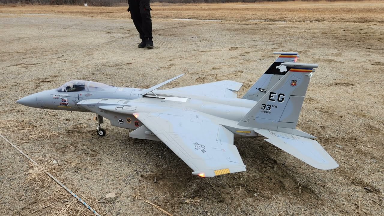 FREEWING F-15 90MM EDF JET. CHASING SHOT!