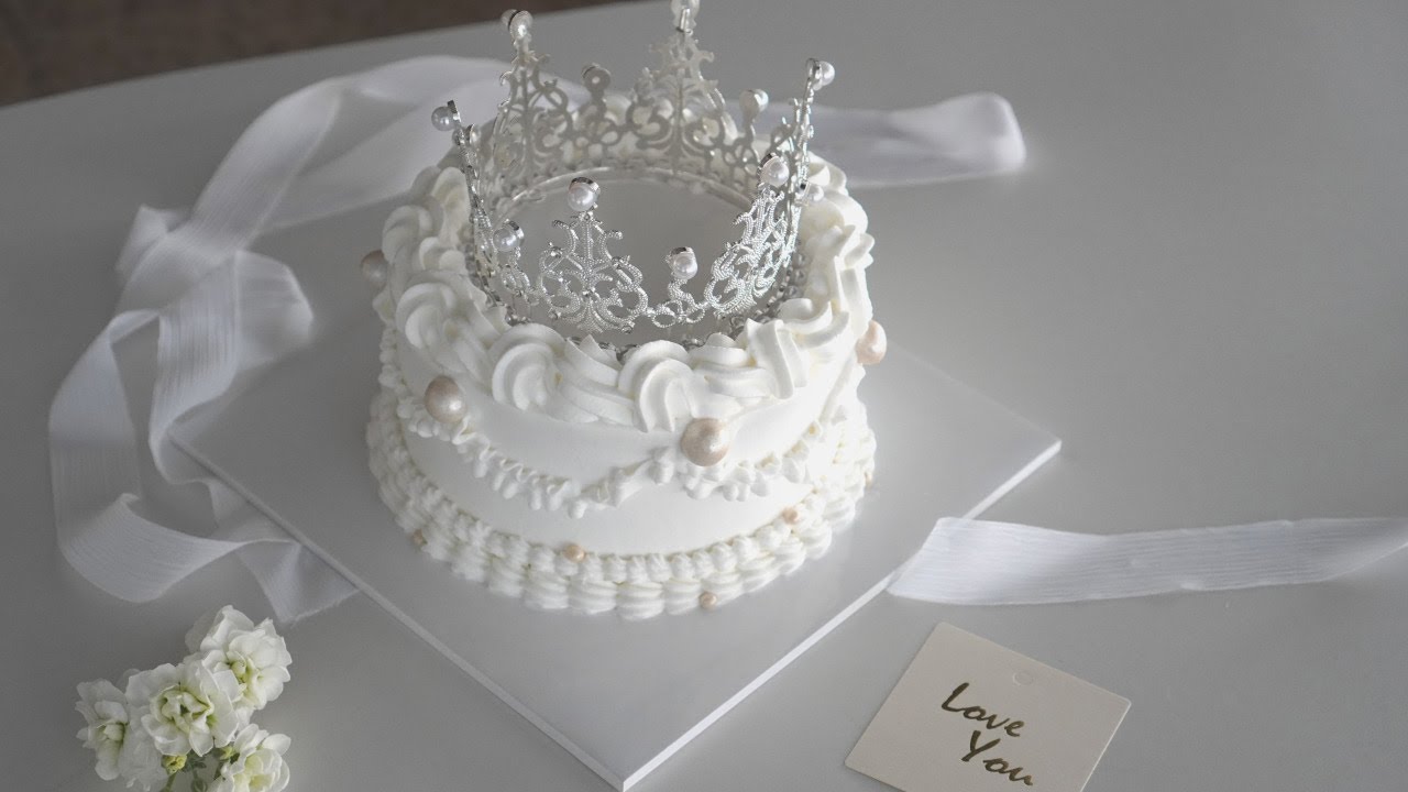 웨딩케이크 / 생크림으로 만드는 티아라 케이크 [Princess tiara cake] [SUB]