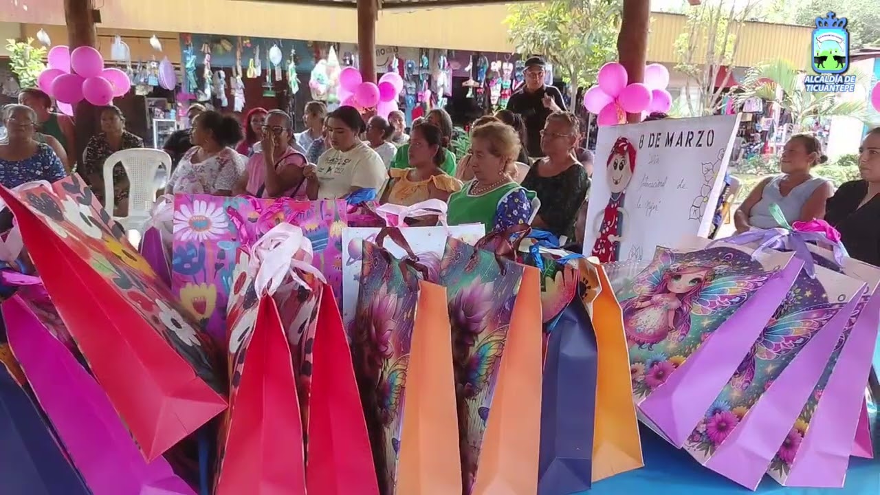 Celebración del Día de la Mujer, con comerciantes y emprendoras del Mercado Municipal.