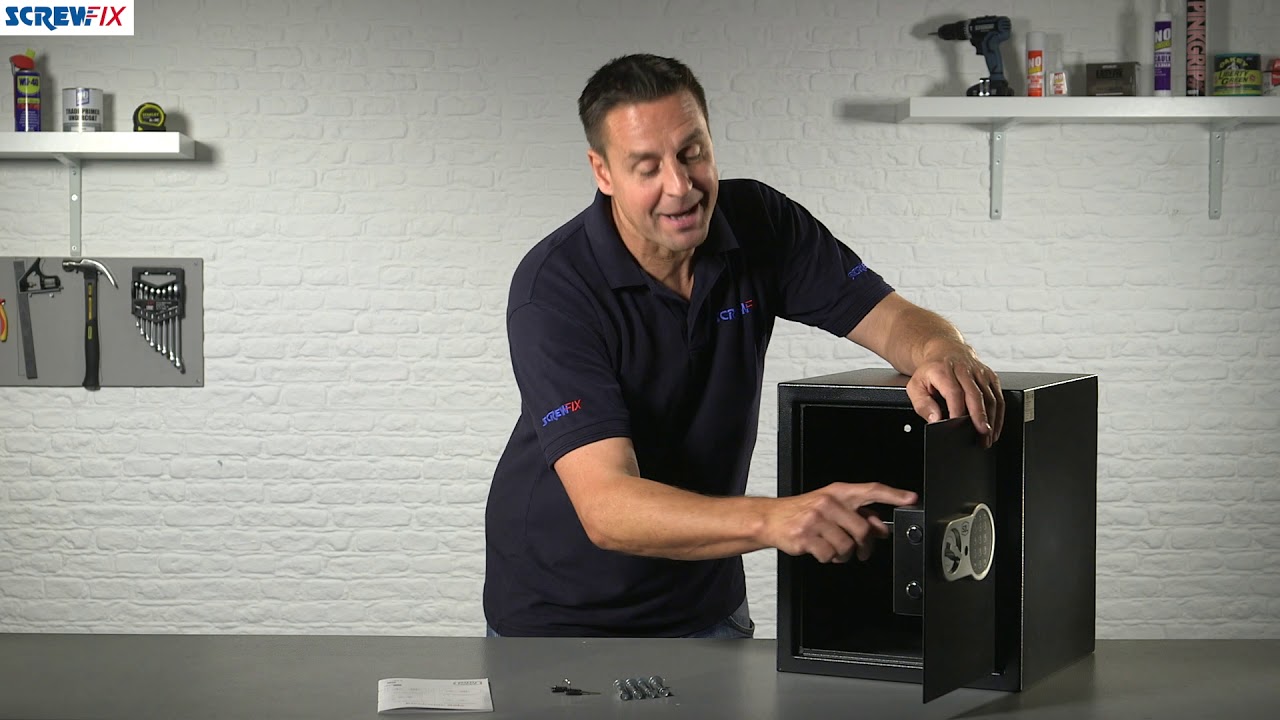 Smith & Locke Electronic Safe | Screwfix