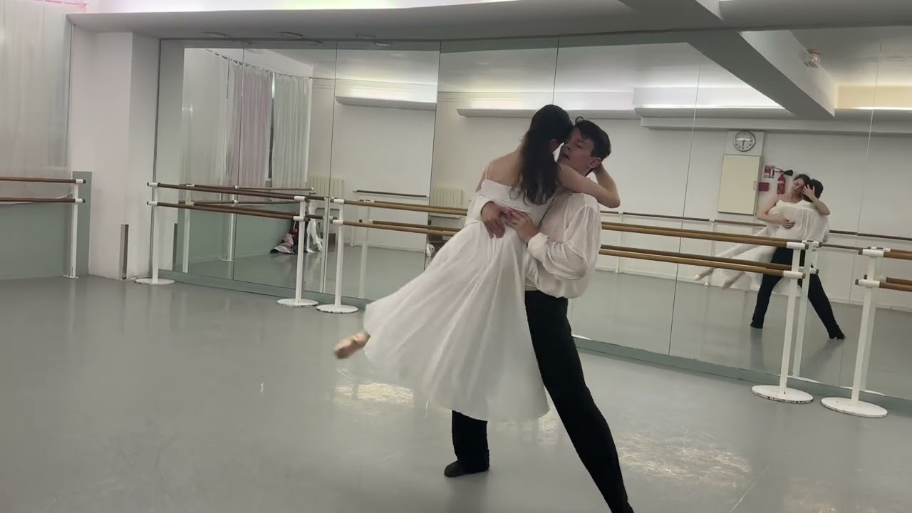 Reviens rehearsal with Florent Operto from Isabelle Stanlowa 