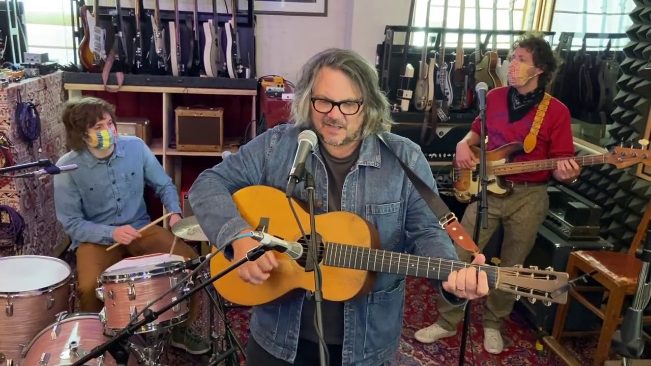 Jeff Tweedy performs 