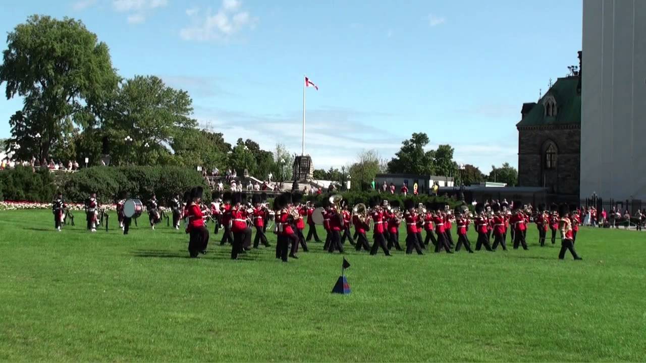 The Changing of the Guard Ceremony / La relève de la garde (Ottawa - Canada)