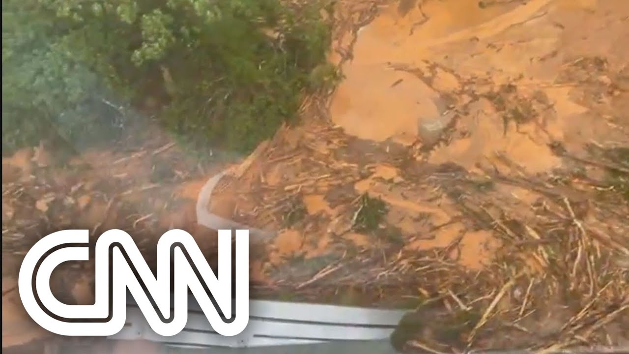 Imagens de helic&oacute;ptero mostram estrada engolida por terra no litoral de SP | CNN 360&ordm;