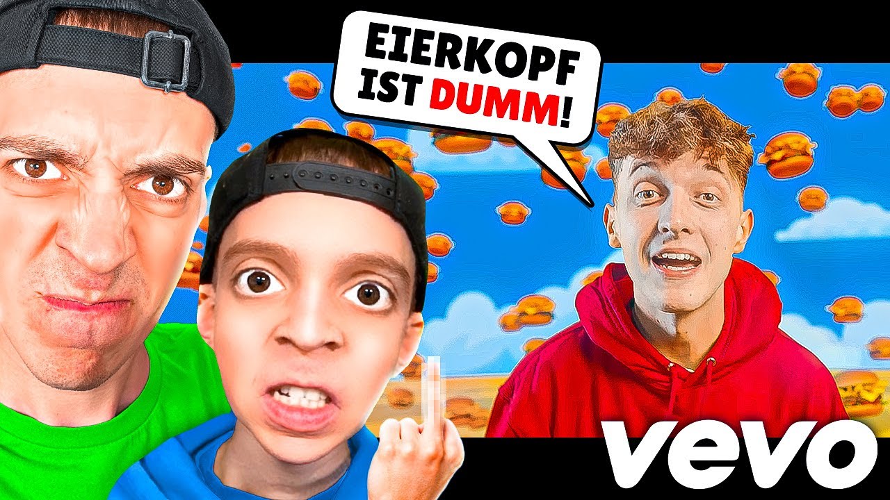 KLEINER JUNGE reagiert auf BURGERPOMMES SONG und wird WÜTEND... 😤😡