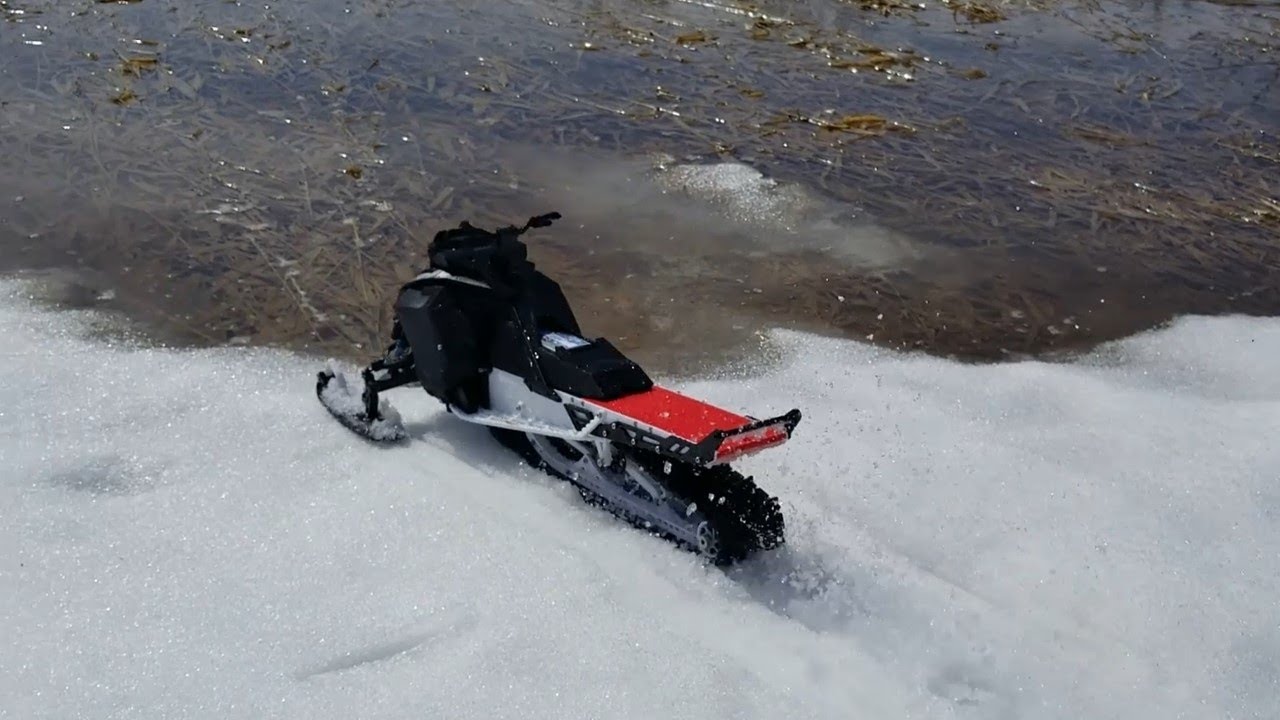 Can the 1/5 G4 waterskip?