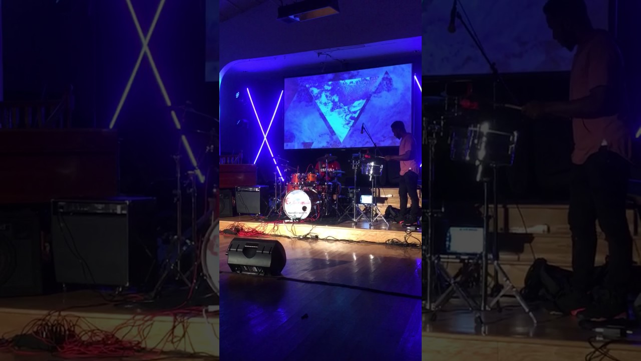 Roberto robinson on drums.