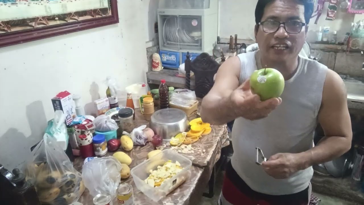 MAKING FRESH FRUIT SALAD 