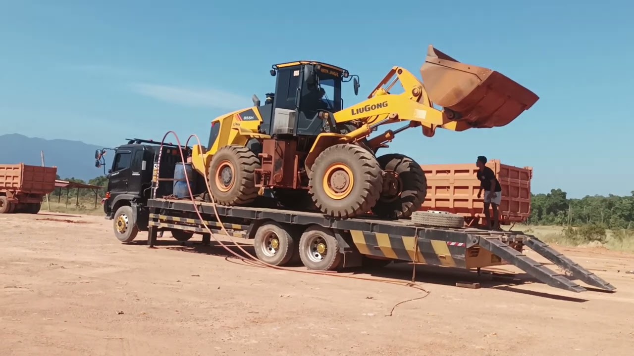 cara cepat wheel loader liugong naik tronton siap di mobilisasi ke airupas tambang bauxite ketapang.