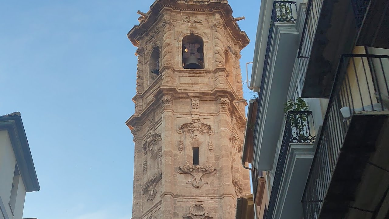 toque y volteo de campanas en San Martín y Santa Catalina en Valencia