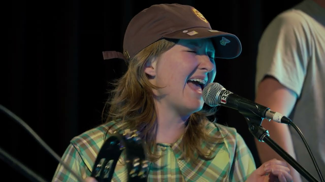 Loose Tooth - Buy Into Something (Live at Triple R)