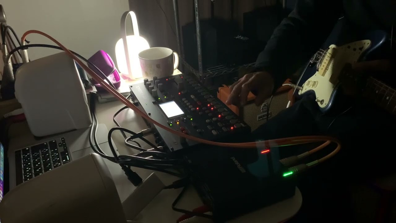 aodai-shadow and gravity  DubAmbient session  electric guitar(looper) + sampler(octatrack)