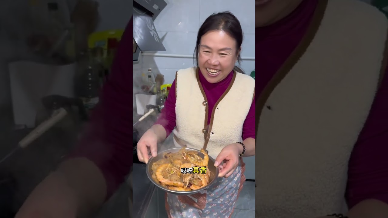楠楠姐回来了，婆婆要给楠楠姐做一些好吃的。婆婆对侄子侄女都很好，这种亲情让人感觉很温暖#美食 #水煎包 #亲情 #农村生活 #家的味道 @DOU+小助手 @抖音创作小助手