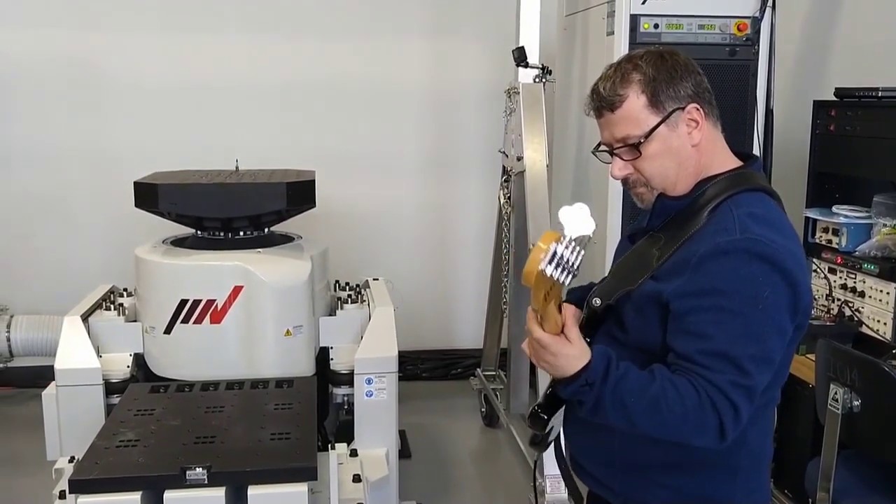 SIGMADESIGN - Bass Guitar Uses Vibration Table as Speaker (2019)