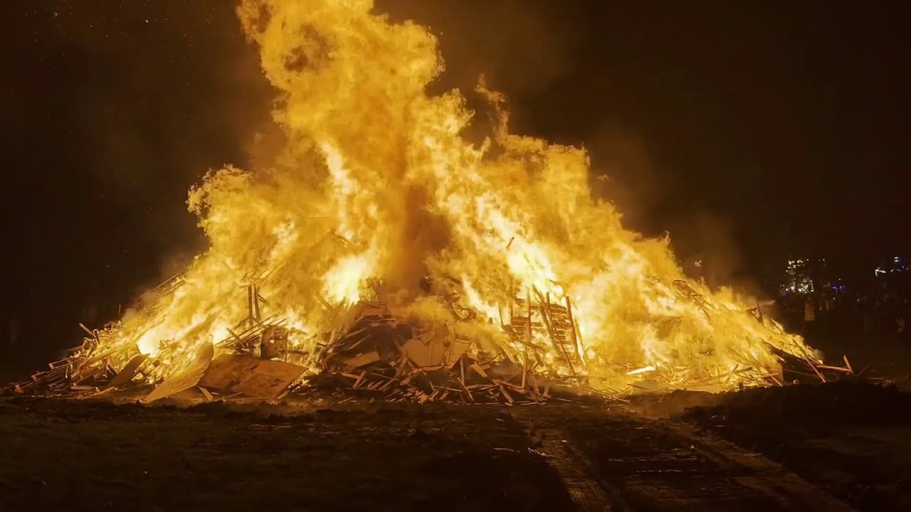 Spectacular Bonfire Night in the UK! A Quick Glimpse of the Magic!