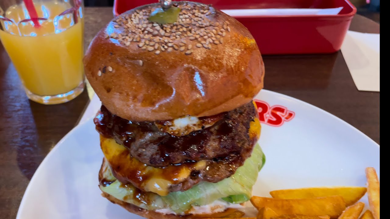 [Japanese hamburgers are also delicious! ] Shinjuku, hamburgers in Ningyocho.