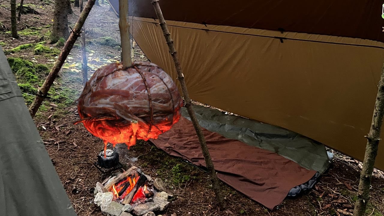 Serowy potwór: Rolada mięsna z kalafiora w boczku pieczona na ognisku + tarp 4w1.