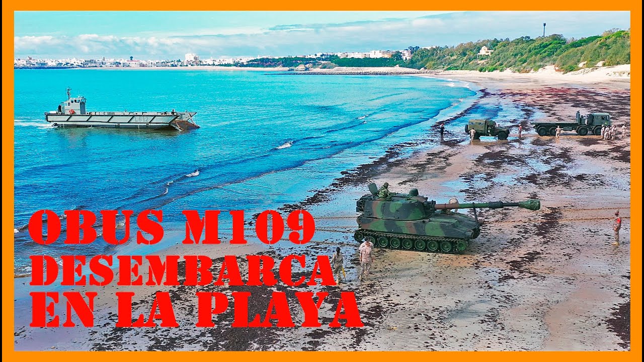 Obus M109 desembarca desde una lancha LCM-1E en la playa. Después embarca. Armada española