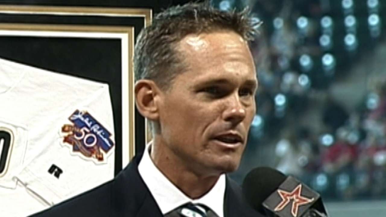 Houston honors Biggio by retiring his number
