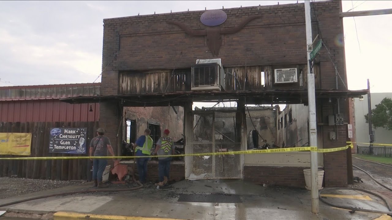 Fire destroys Lumberyard music venue in Roscoe