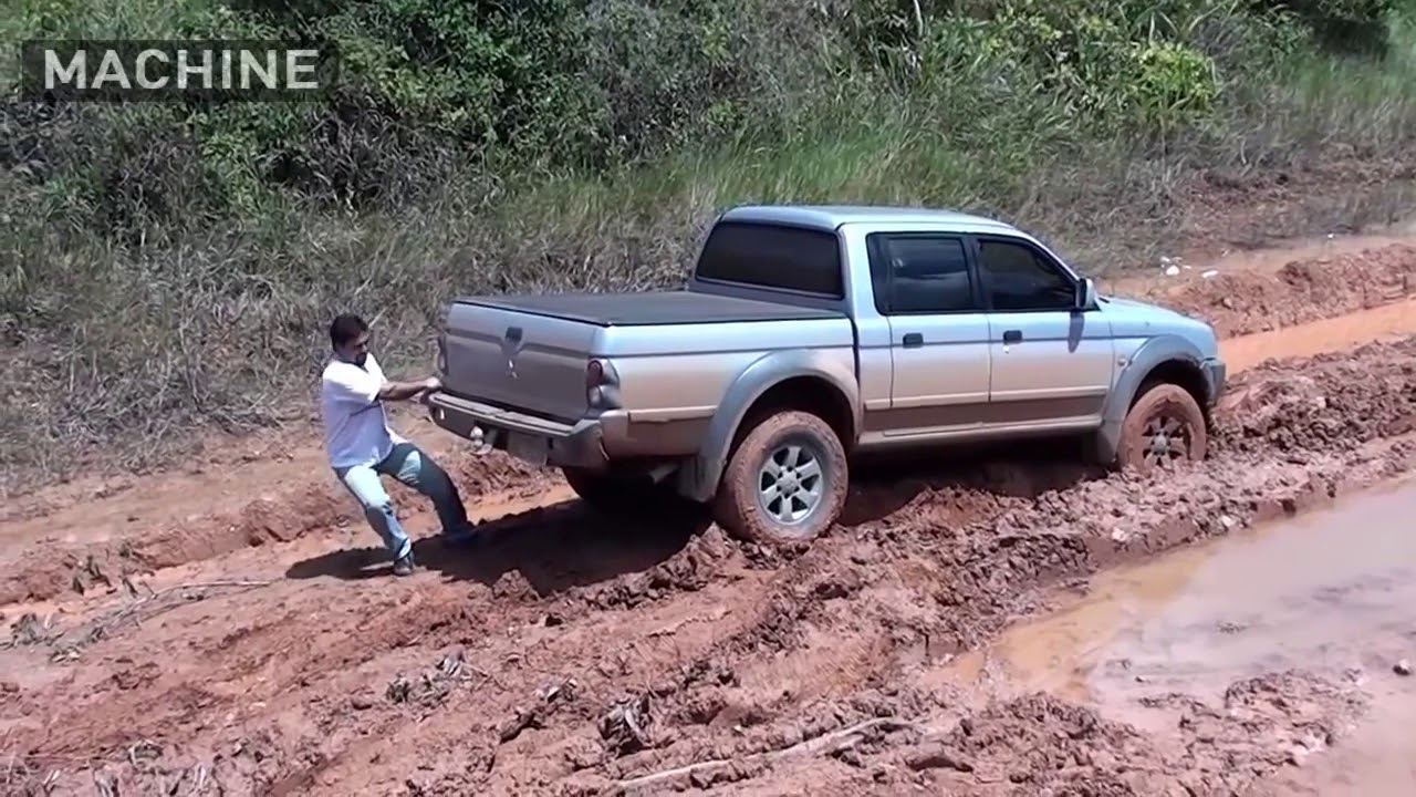 L200 TRITON Só as BRUTAS - no BARRO Caminhonetes ao Extremo L200 TRITON; PAJERO; 4X4;JEEP; NA LAMA