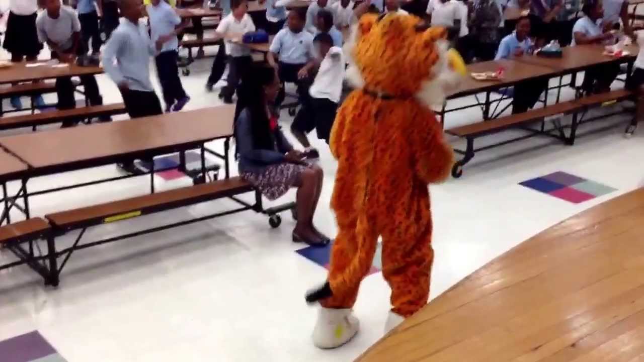 Chester Cheeto havein fun with the kidz at Samuel P Massie school