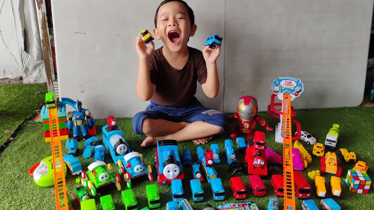 Let's Go 🥰🎊😍 HARDI BERMAIN BERSAMA THOMAS AND FRIENDS DAN TAYO SI BUS KECIL 🚂🚌 😍🎉