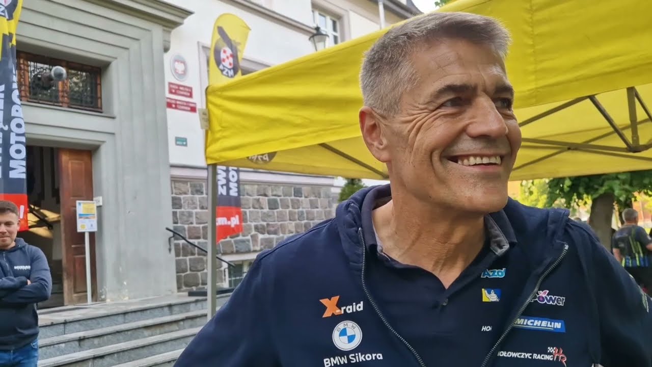 Krzysztof Hołowczyc w rozmowie z Karolem Ferencem po prologu Columna Medica Baja Czarne, BMW X3