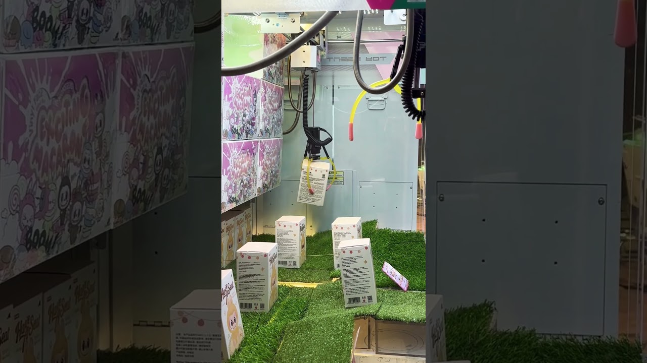 Labubu V2 caught! #labubuv2 #labubuhaveaseat #haveaseat #clawmachineshort #arcade #arcadegame