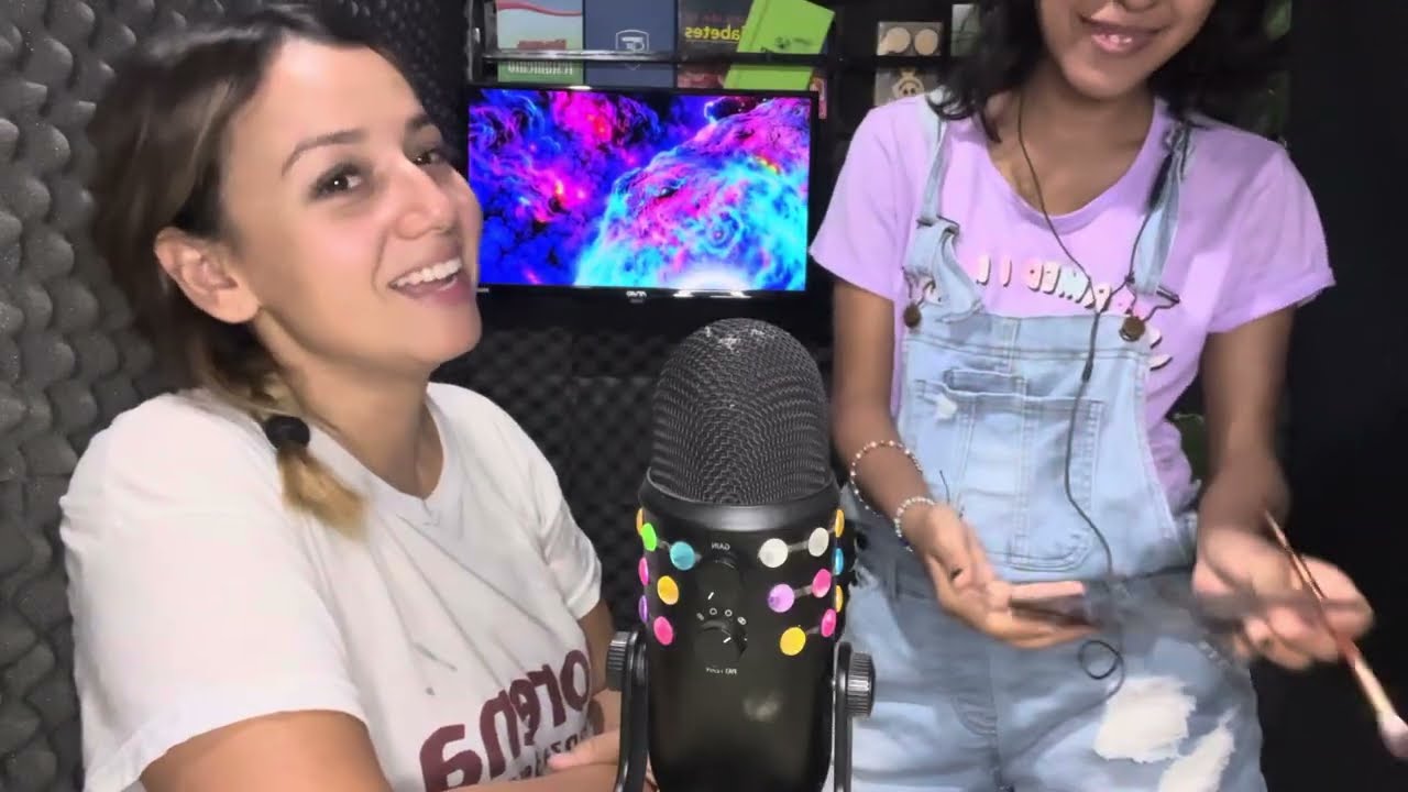 ASMR MI SOBRINA ME PEINA Y ME MAQUILLA