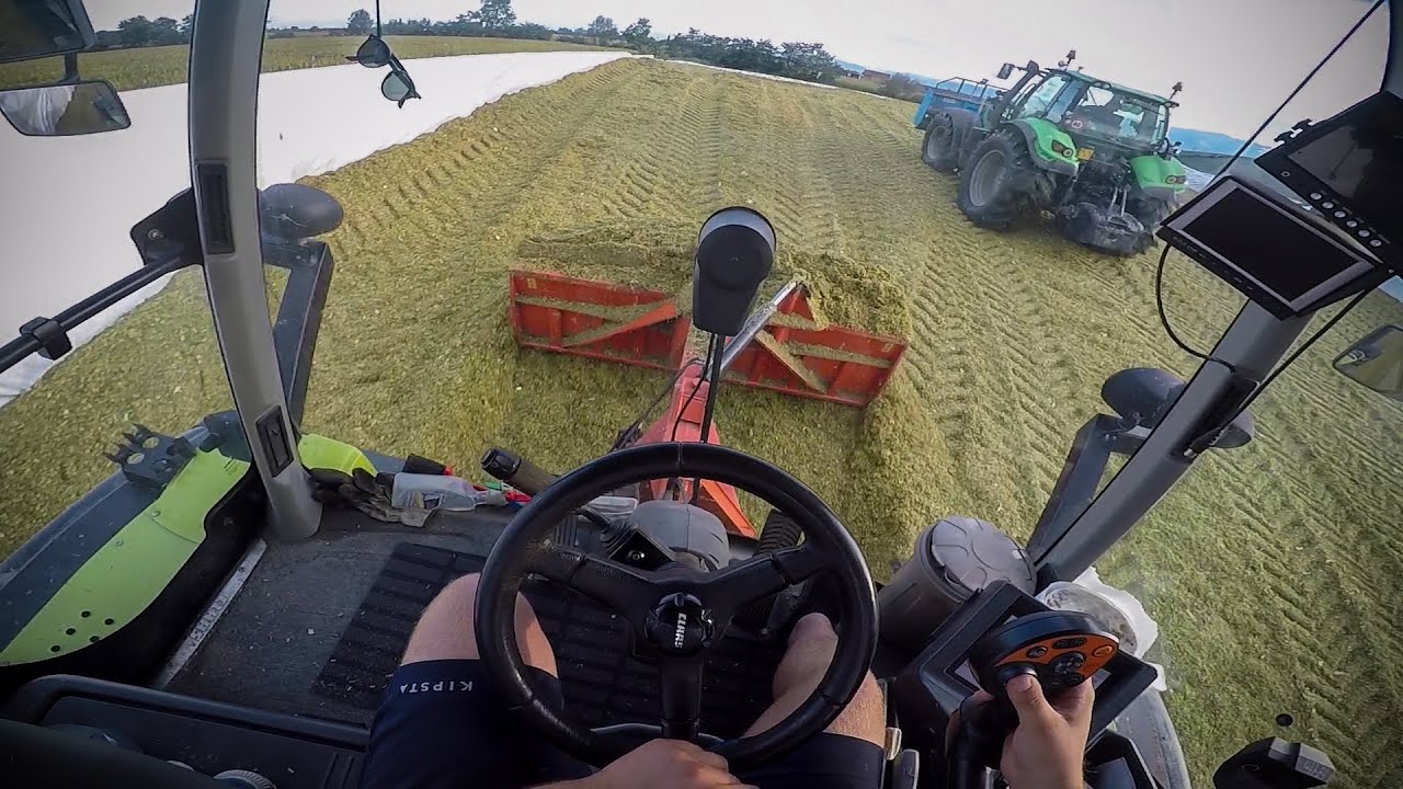 CLAAS XERION 3800 TRAC VC | PUSHING SILAGE | View From The Driver