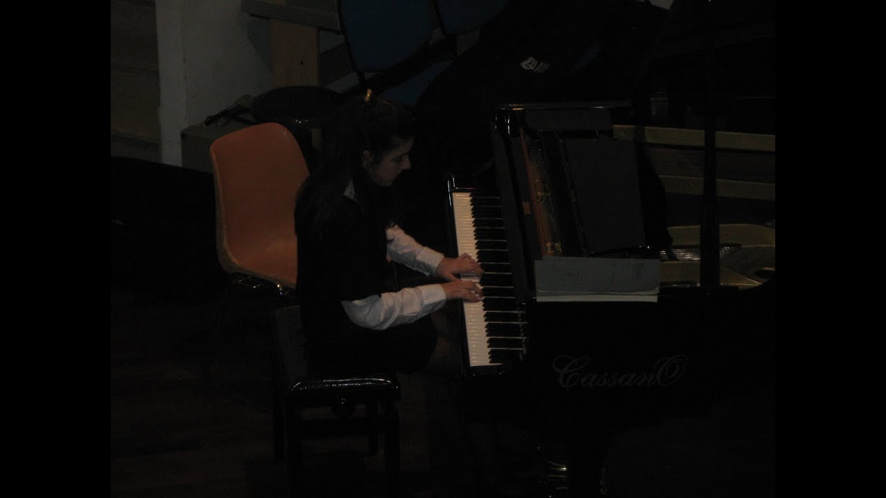 Giulia Prenna suona di MOZART la Sonata in FA maggiore K332 e di Debussy Arabesque n. 1