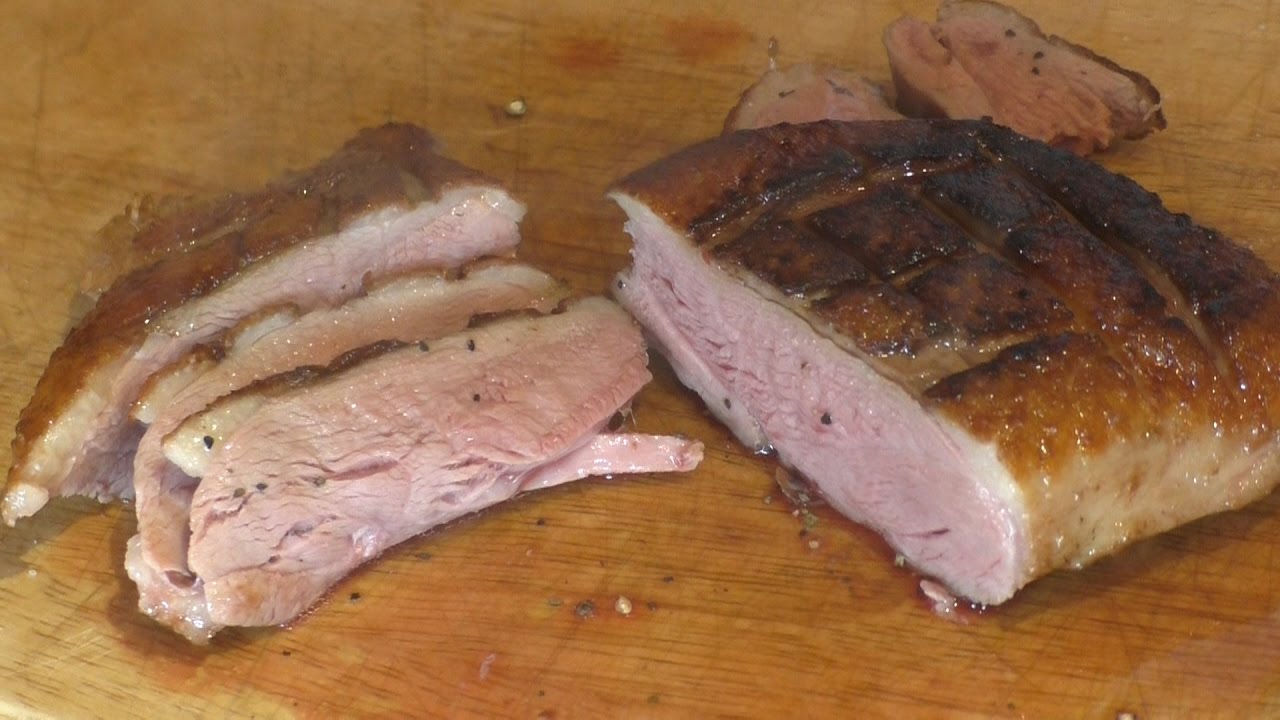 Entenbrust Sous Vide und in der Gusseisenen Pfanne aufgeknuspert  