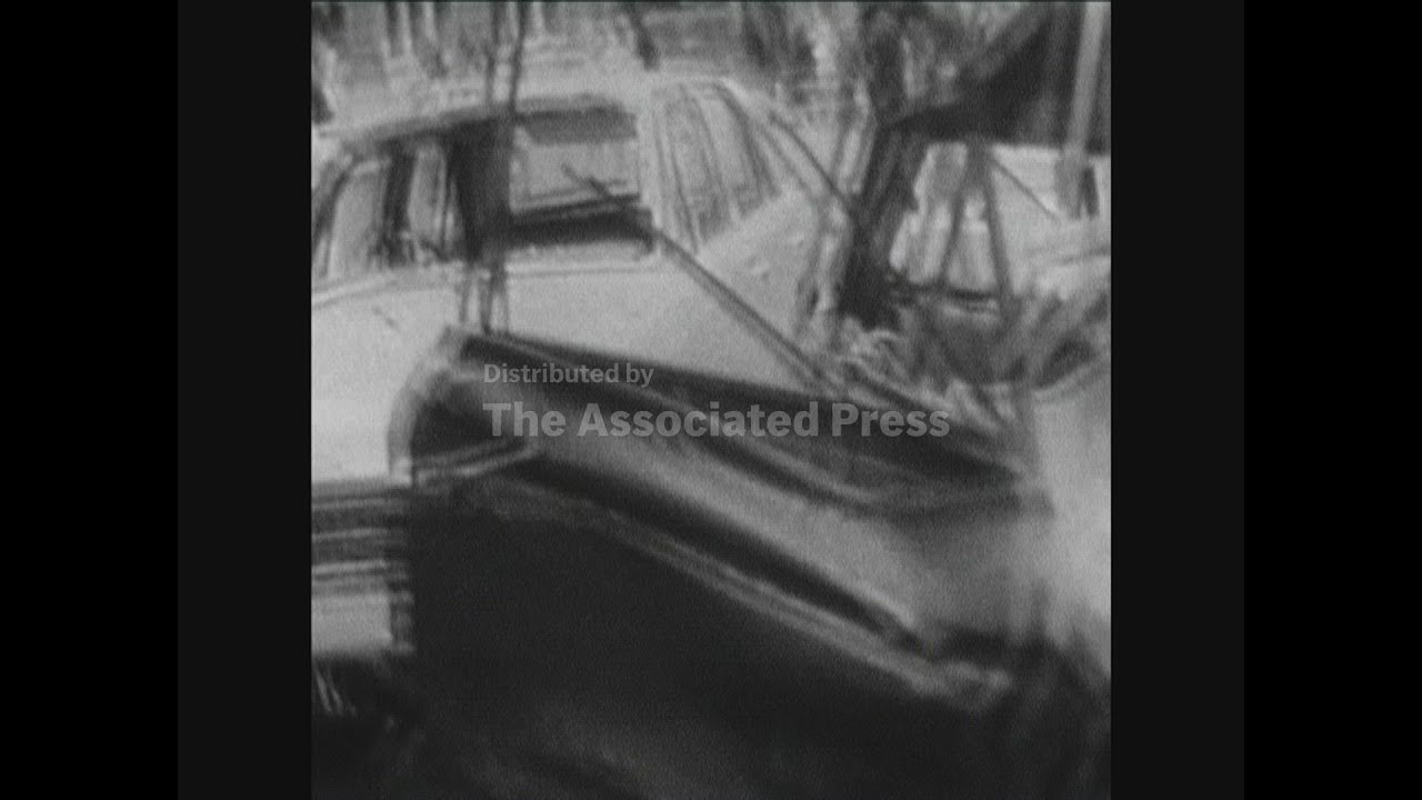 SYND 17 5 74 AFTERMATH OF CAR BOMB ATTACKS IN DUBLIN