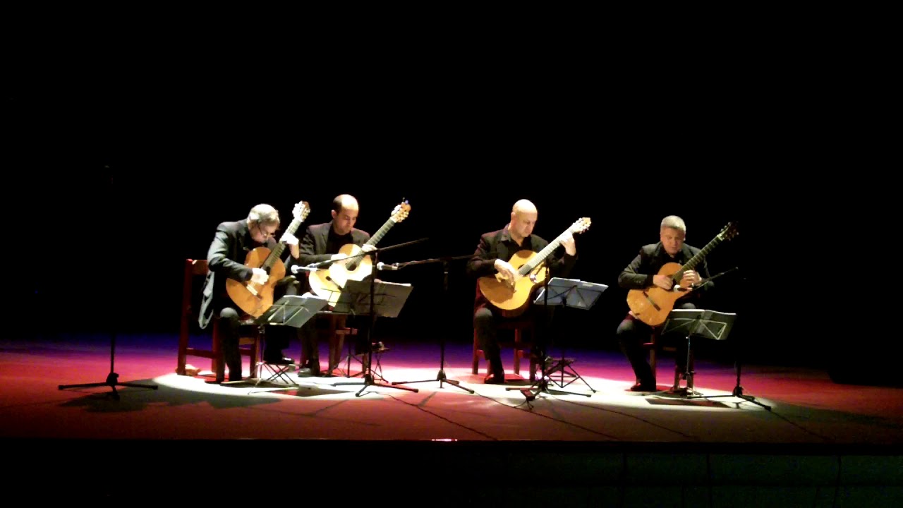 N&eacute;stor Ausqui Guitar Quartet plays 