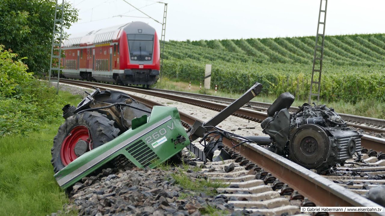 Entgleisung Regionalbahn nach Kollision mit Weinbergtraktor in Lauffen