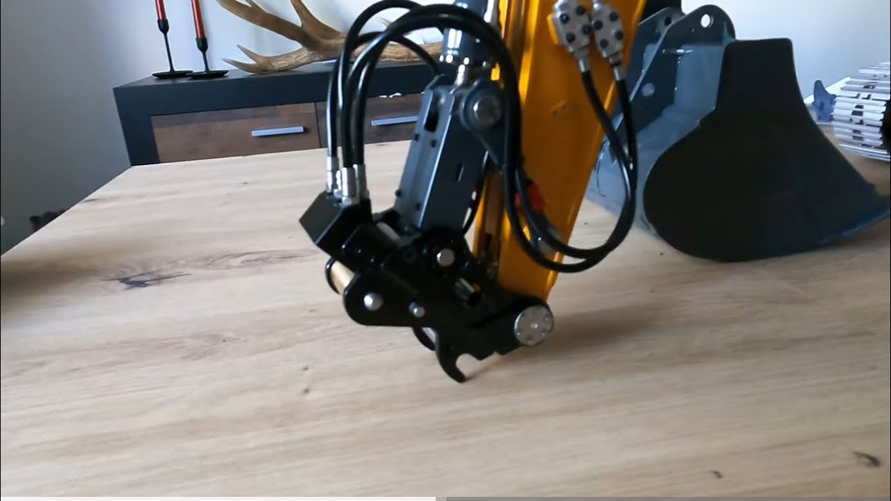 Lesu / Thicon R945 Umbau auf Hydraulischen Schnellwechsler inkl. Likufix und anschließender Test!