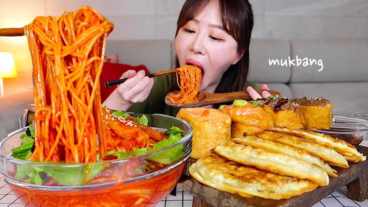 매콤새콤한 망향비빔국수🌶🌶, 왕 유부초밥, 군만두와 디저트 불고기 치아바타 먹방 Spicy noodles, Fried tofu sushi, Mandu MUKBANGㅣASMR