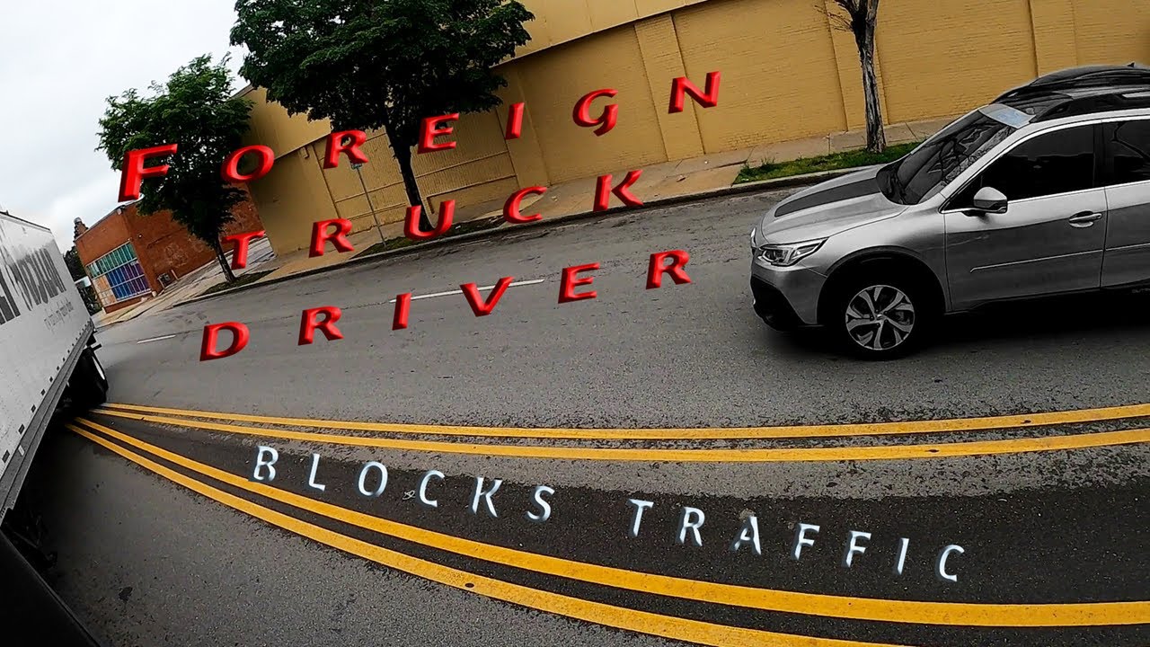 Blocking Traffic to Back in to the store  #werner #youtube #truckinglife