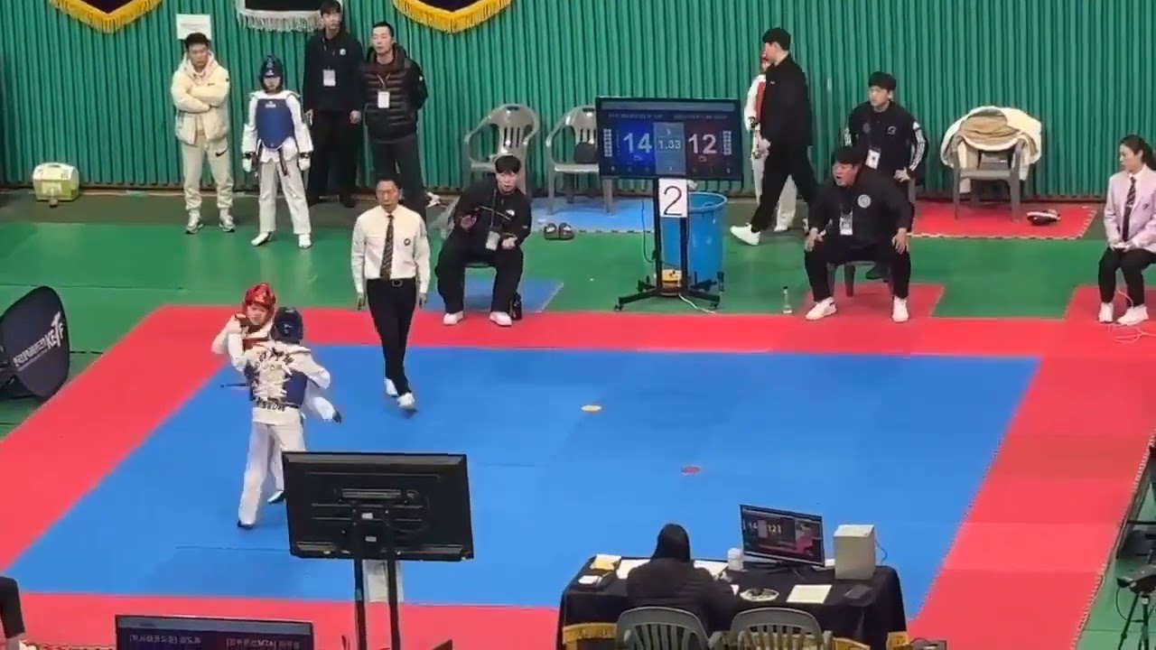태권소년 이시완(파란색) 8강진출!!! 경남 사천 전국대회출전
