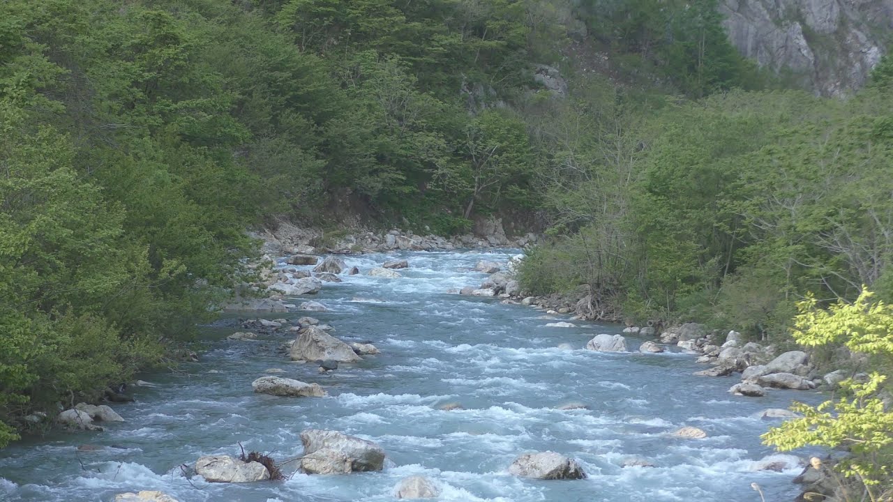 翡翠がある美しい渓流　青海川　大自然をゆっくり楽しんでください　4K動画