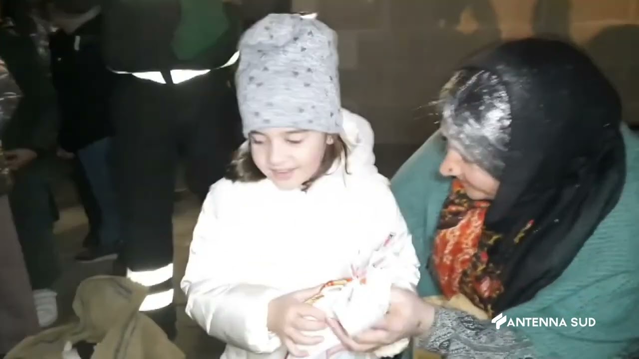 06 Gennaio 2023   Taranto   I Vigili del Fuoco 'salvano' la Befana
