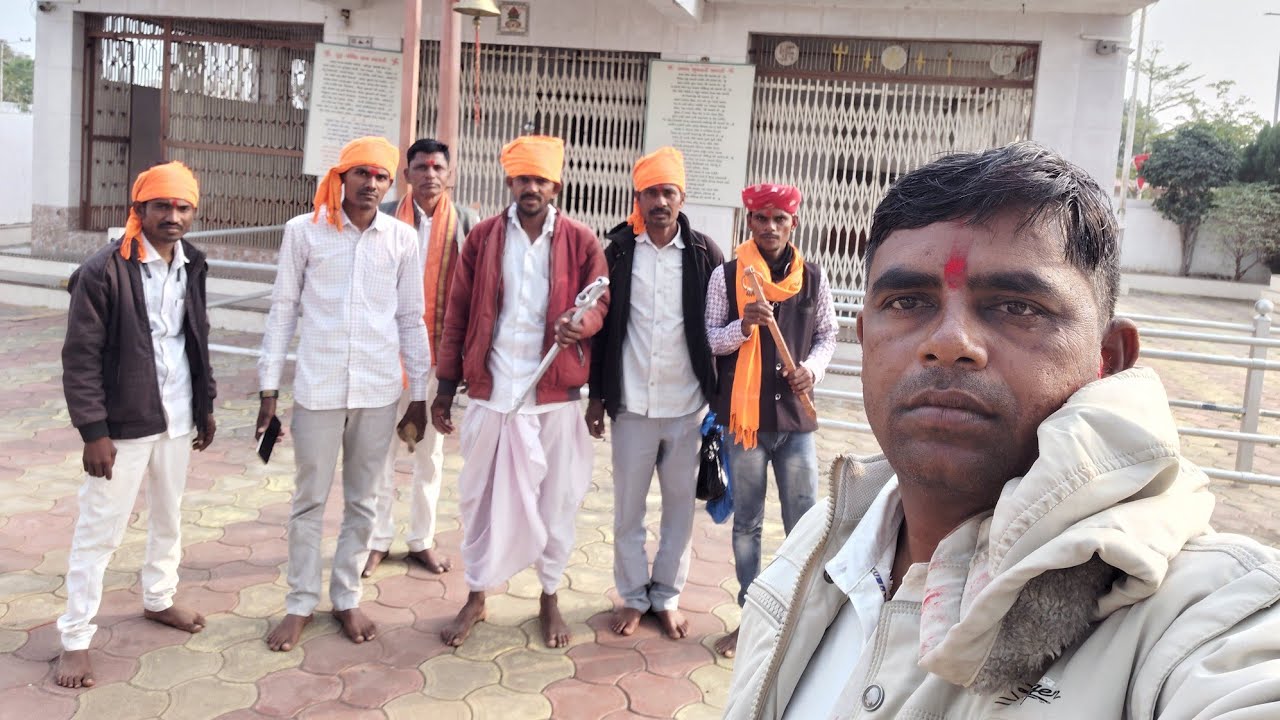 गुरु गोविंद धाम कम्बोई लिमडी सोमा महराज भजन करते हुए 