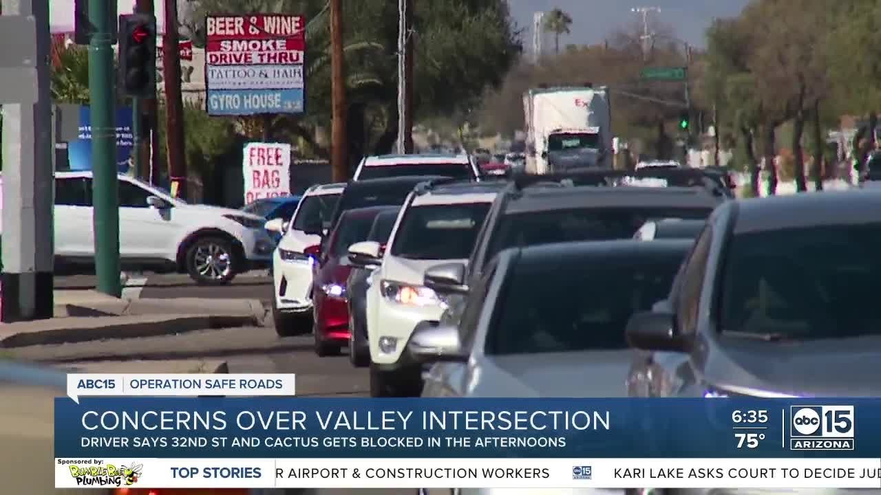 School pickup line causes traffic problems in east Phoenix