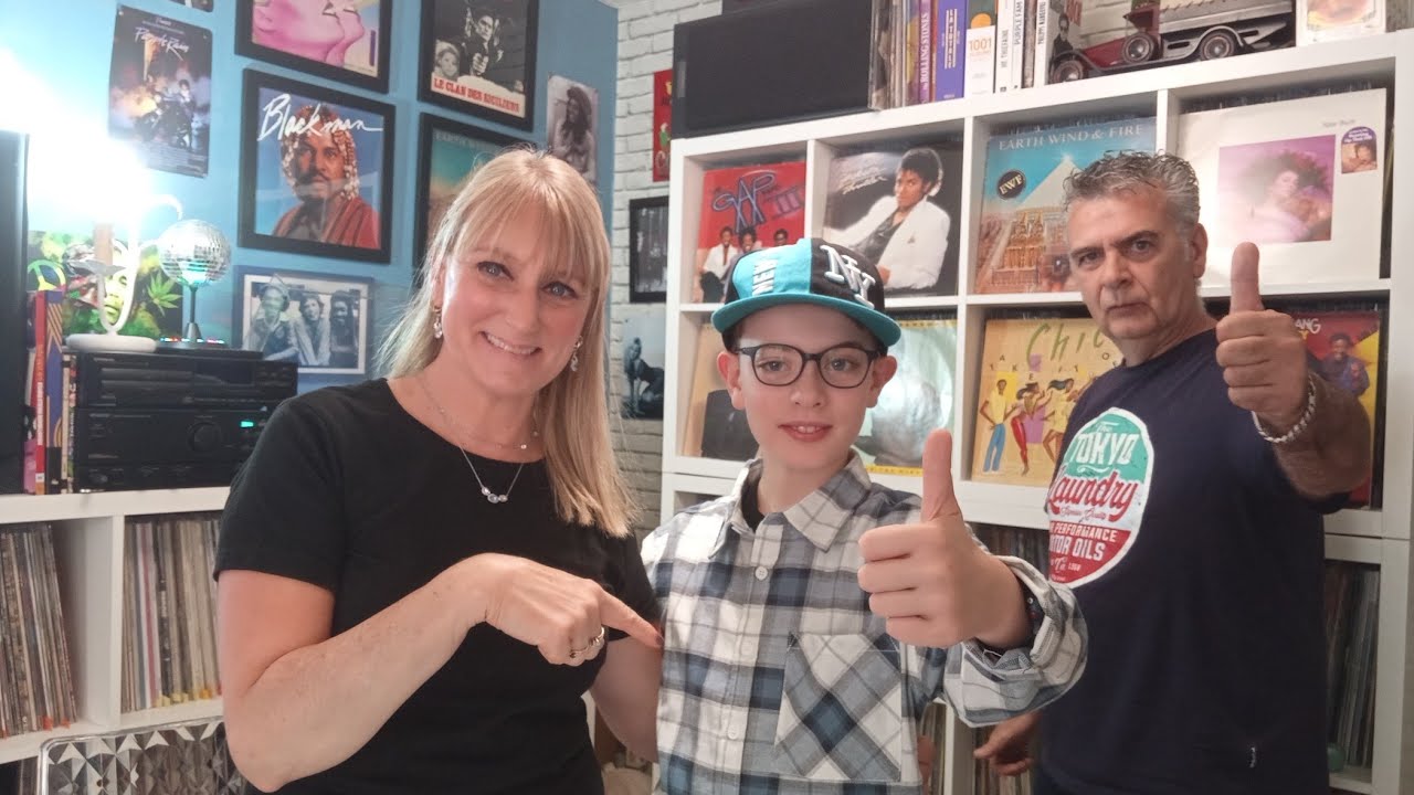 Lino fait sa rentrée en 45 Tours 🤓🎶🧒🔊🧑‍🏫📀💿🎵( le 3 Septembre 2025)