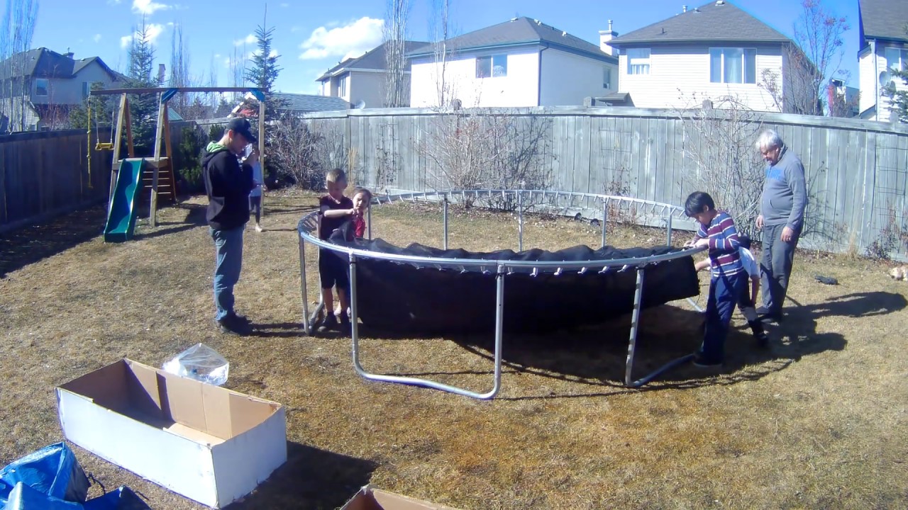 Trainor Sports 12-feet Round Trampoline Setup (timelapse)