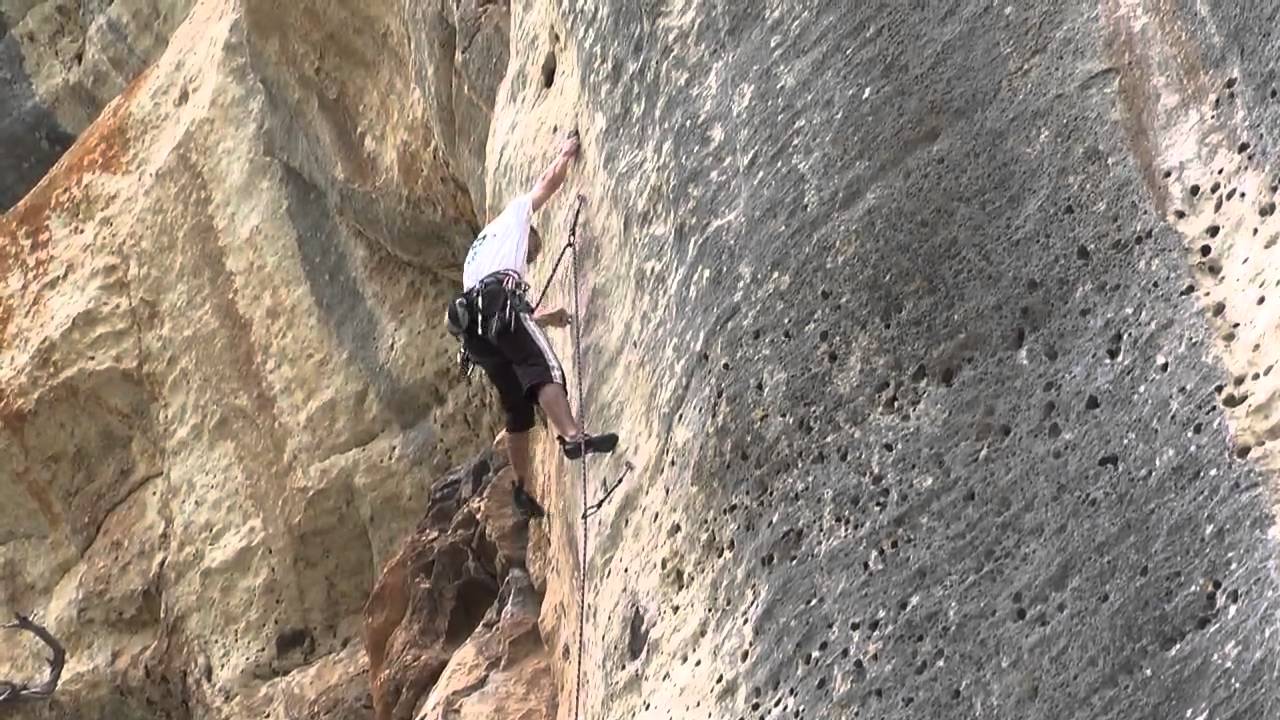 Jolinouille 7a (Buoux, France)