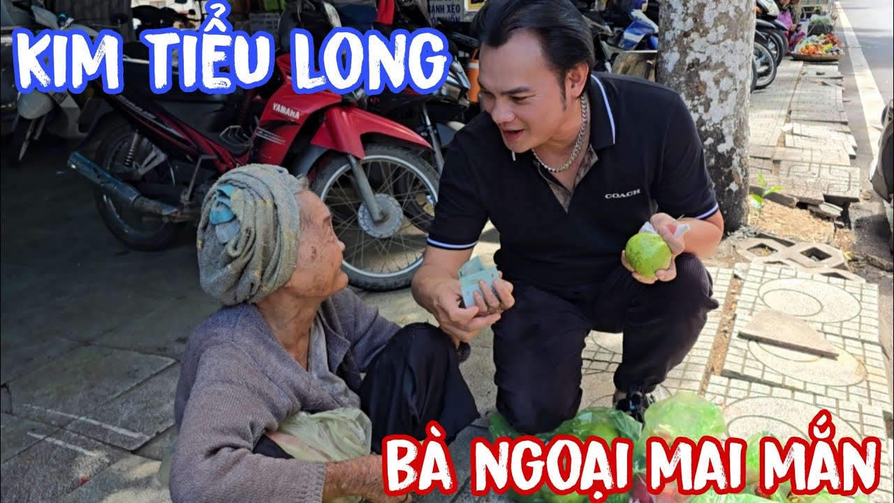 Cảm động NSƯT Kim Tiểu Long làm điều này khi gặp bà cụ bán hàng rong tại nhà lòng chợ Bạc Liêu