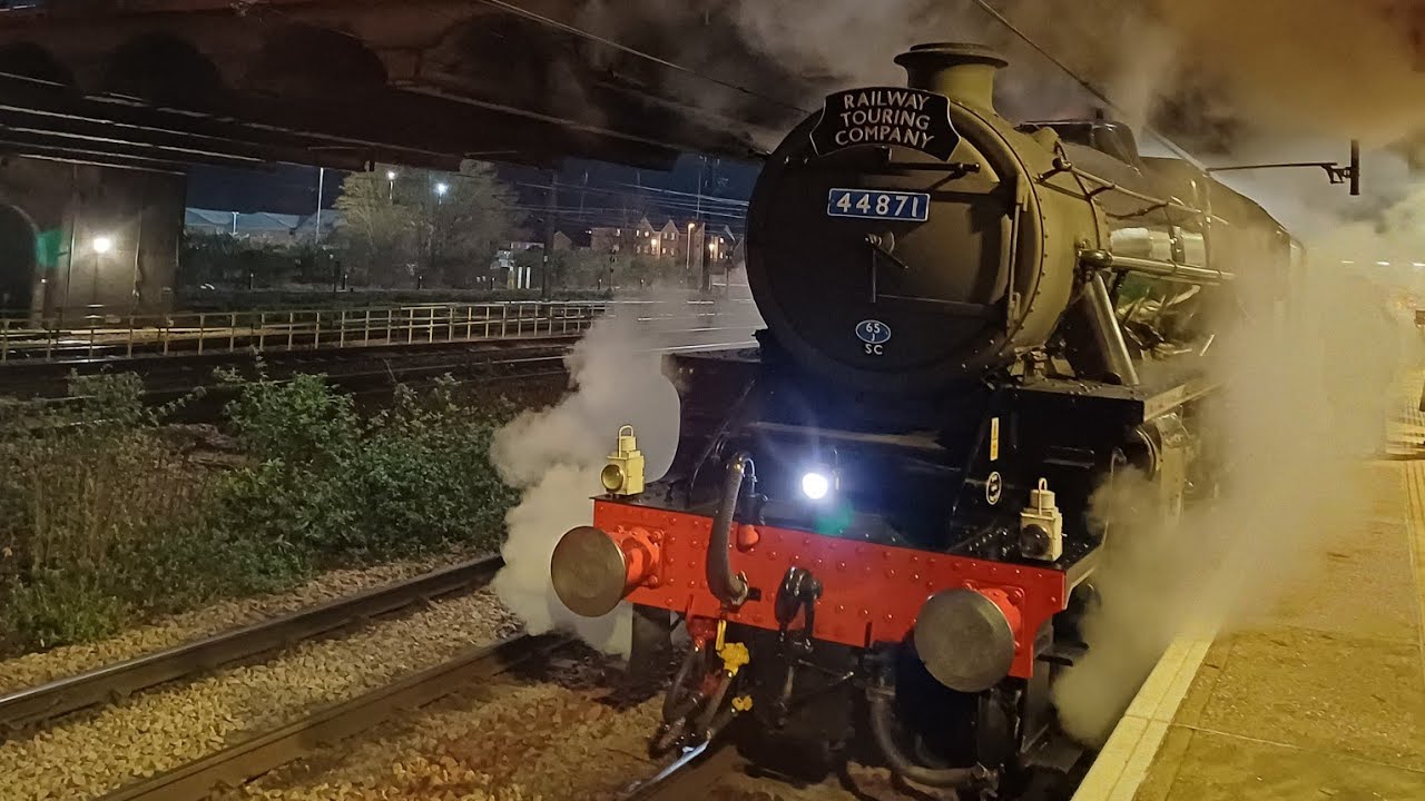 Black 5 No. 44871 with The White Rose on Saturday 24th February 2024.